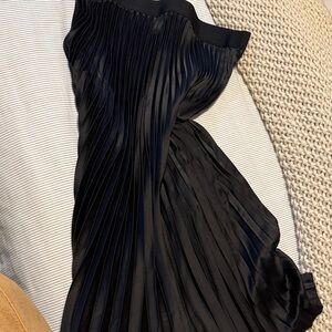 H&M Black Pleated Skirt